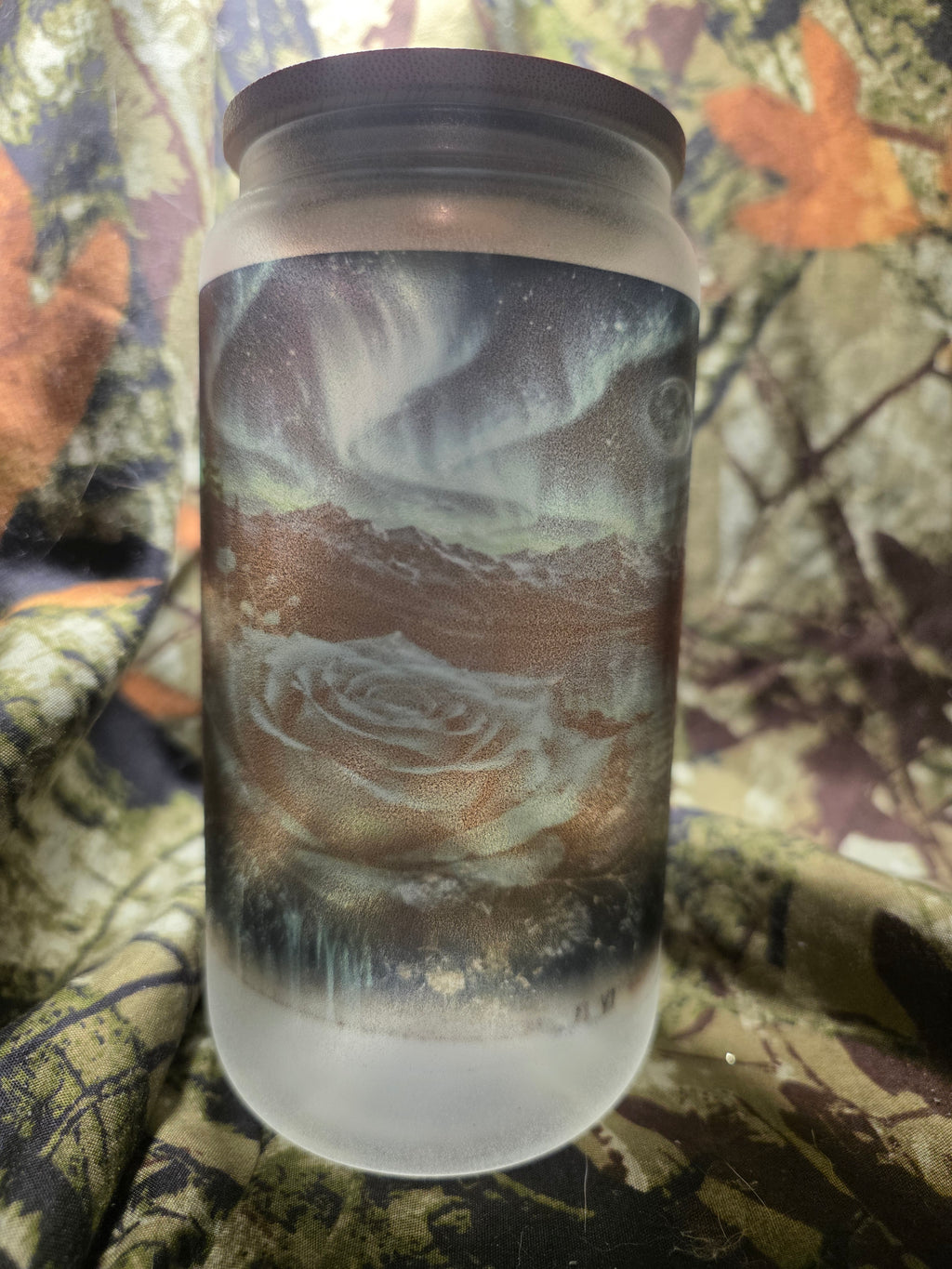 Glow in the Dark Blue Aurora Wolf 16 oz Frosted Glass Cup