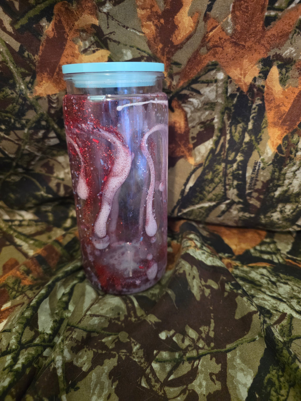 20 oz Plastic Snow Globe Tumbler – Red Glitter Snowfall Cup