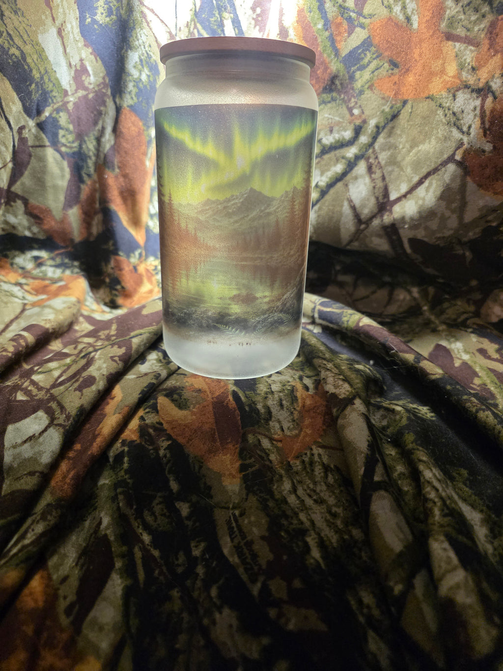 Glow in the Dark Northern Lights Mountain Scene 16 oz Frosted Green Glass Cup