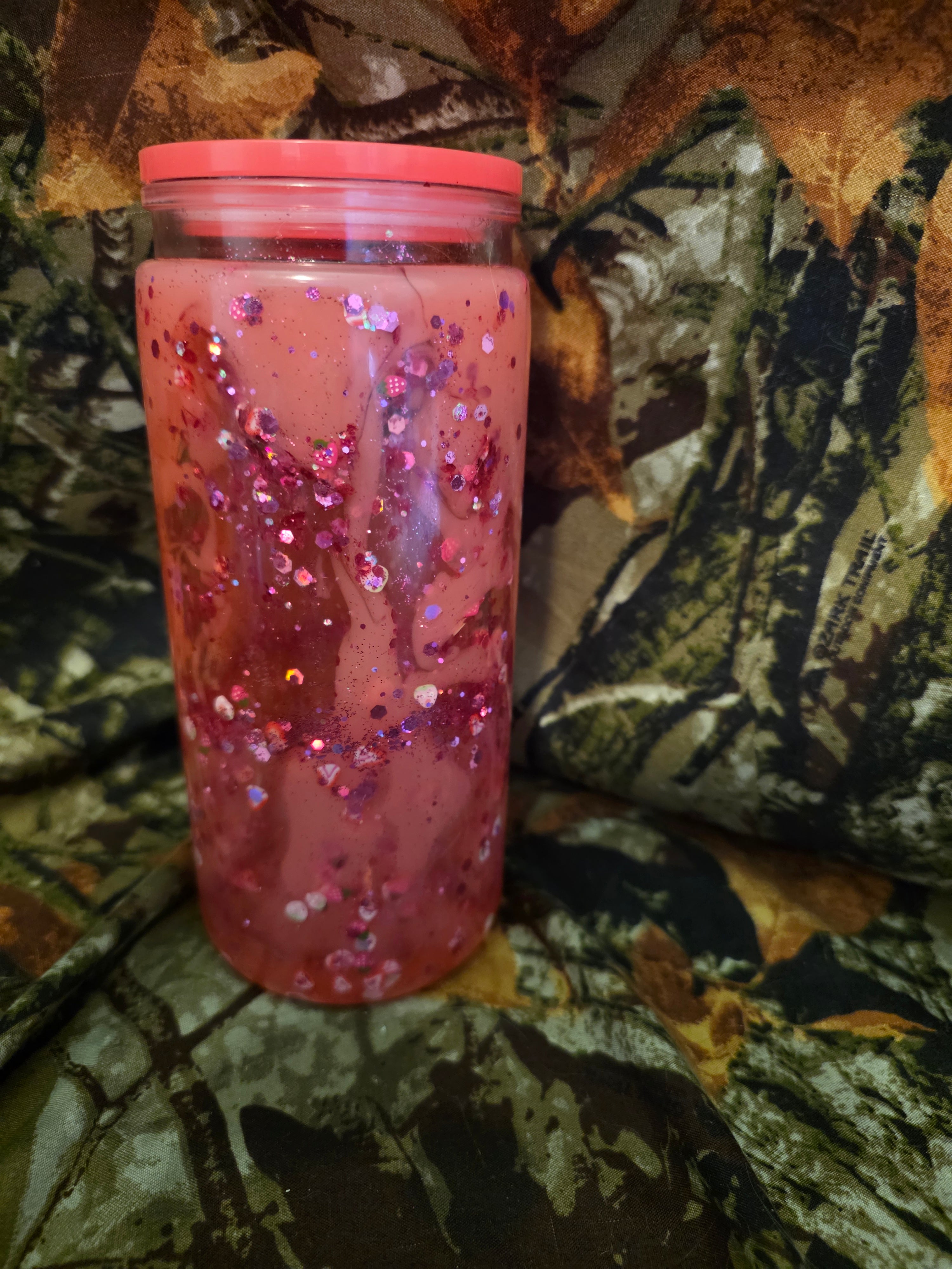20 oz Plastic Snow Globe Tumbler – Strawberry Glitter Shimmer Cup