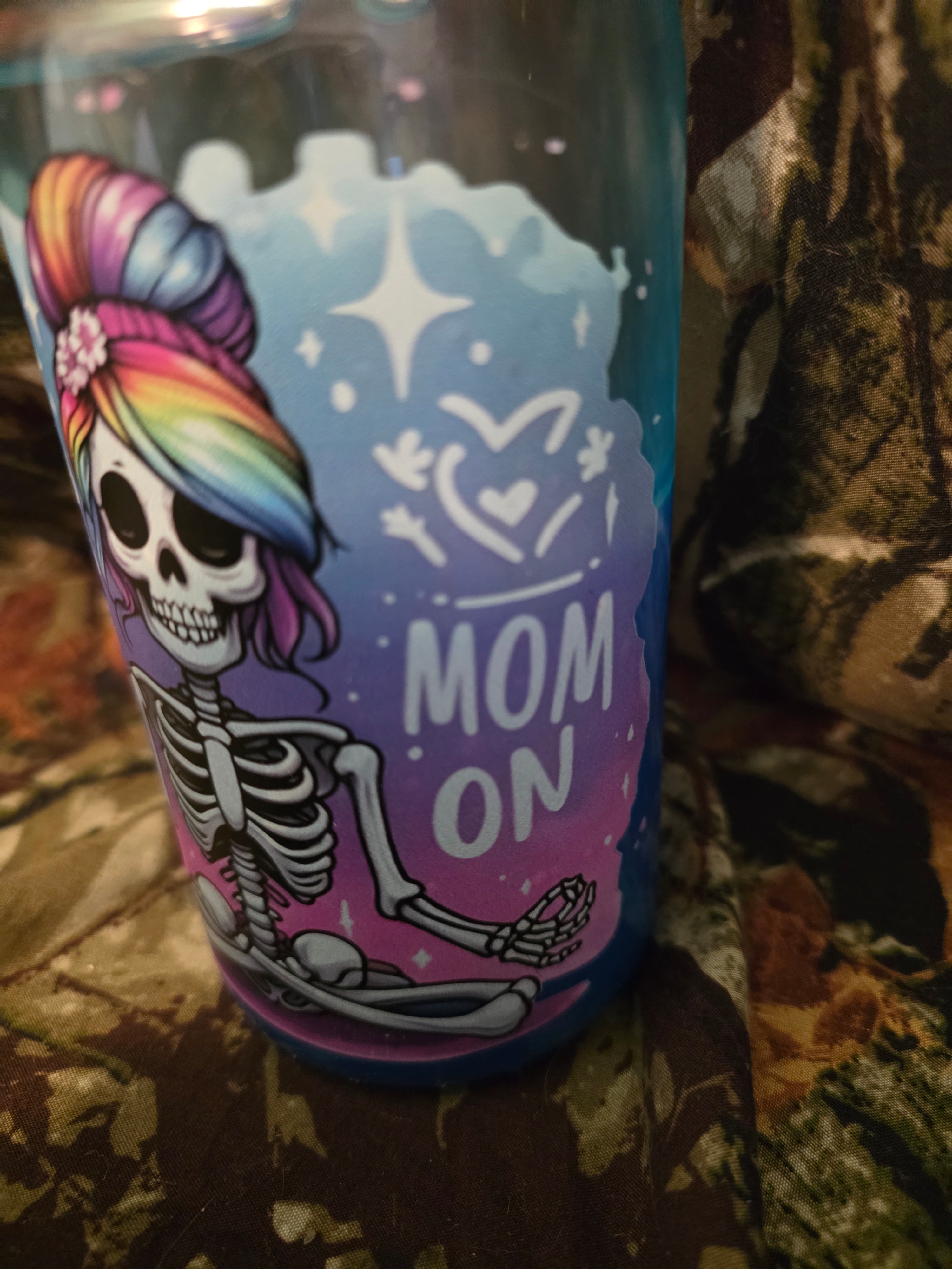 16 oz Plastic Snow Globe Tumbler – Keep Calm Mom On Skeleton Cup