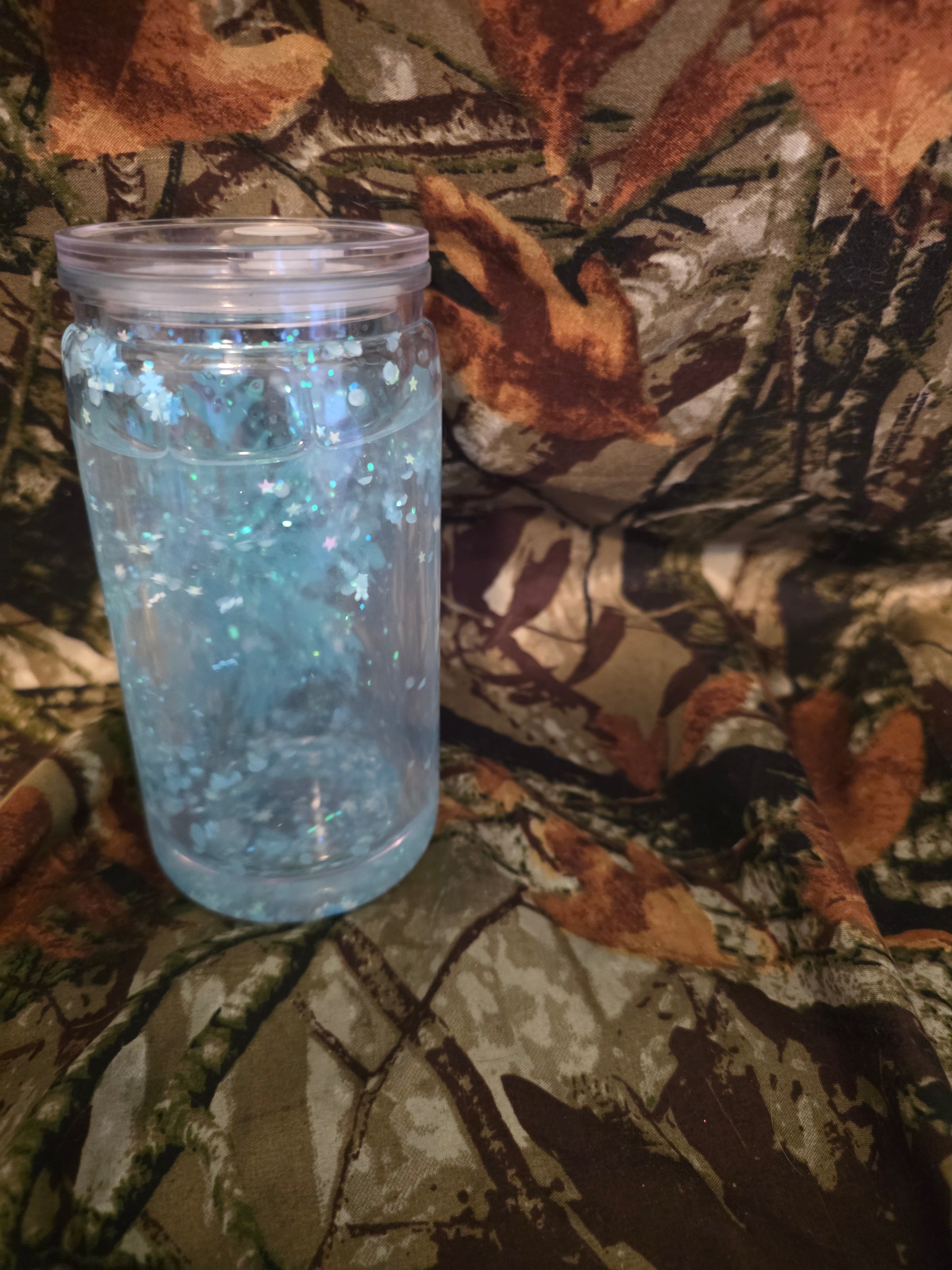 16 oz Plastic Snow Globe Tumbler – Blue Snowflake Winter Cup