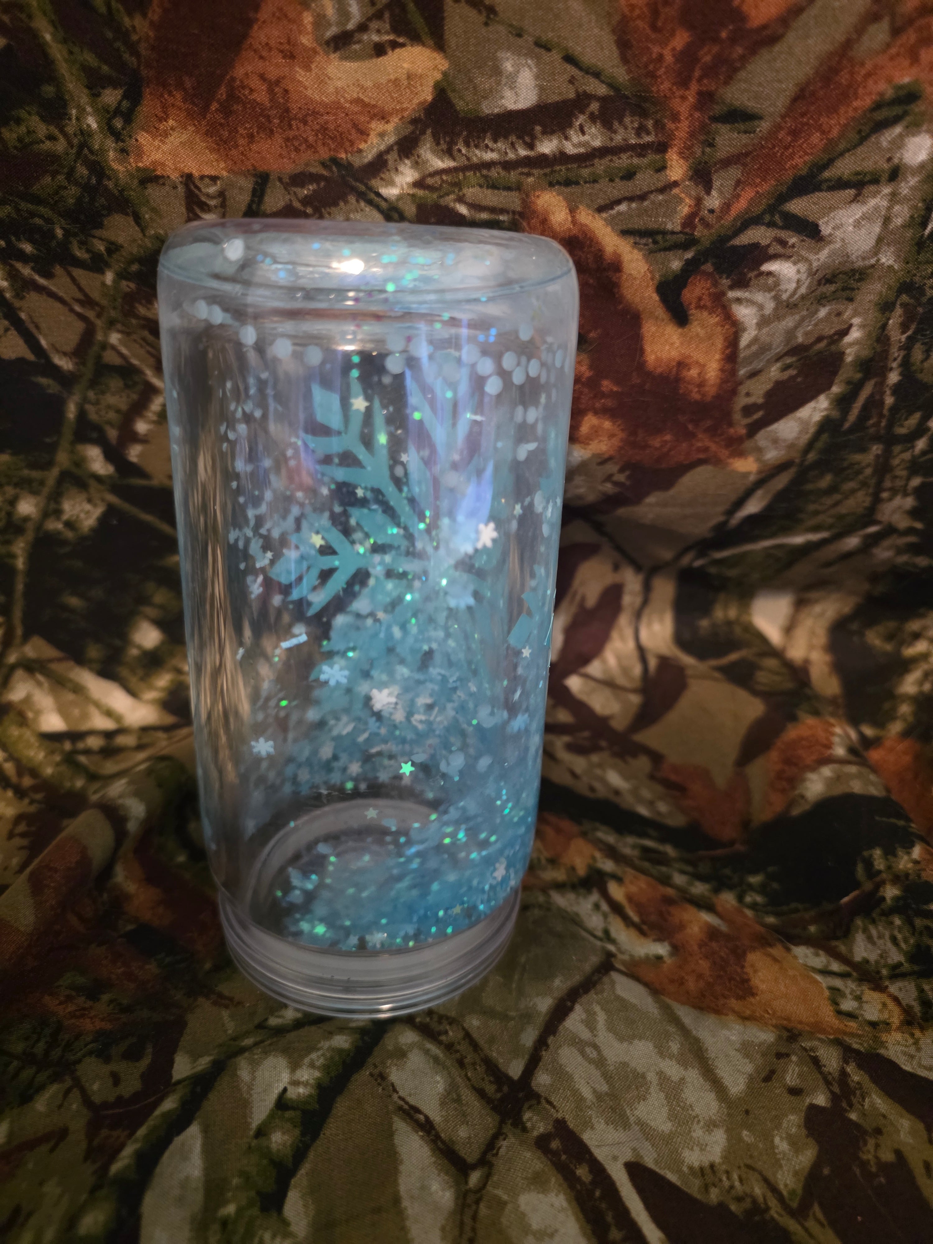 16 oz Plastic Snow Globe Tumbler – Blue Snowflake Winter Cup